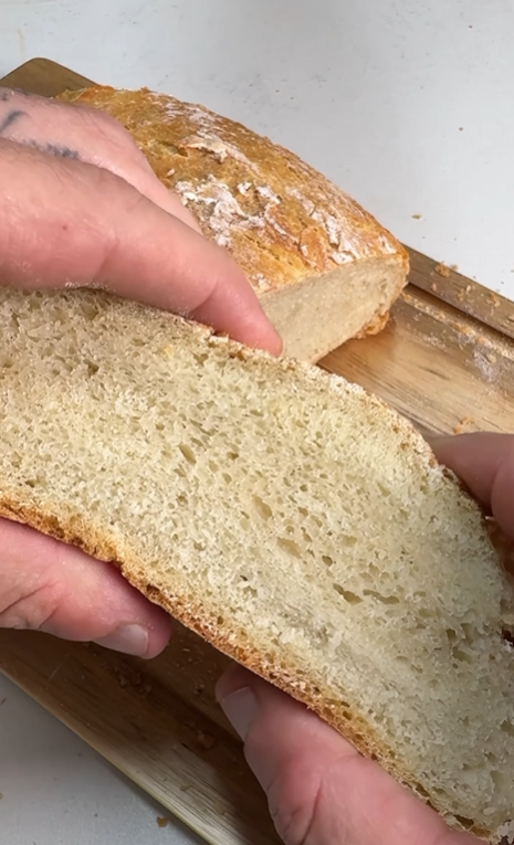 לחם ארבעה מרכיבים בלי לישה